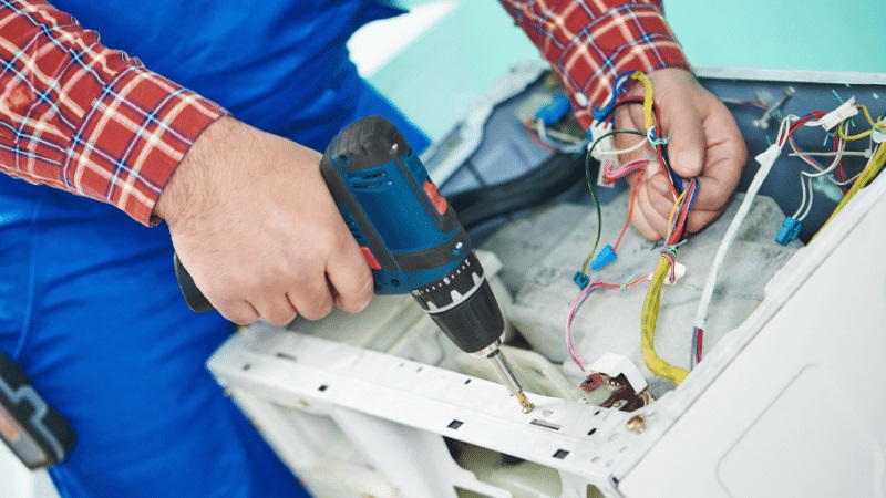 Küçükçekmece Seg Seg çamaşır makinesi kart tamiri – Su almama arızası orijinal parça ile giderildi. - Teknik servis örneği